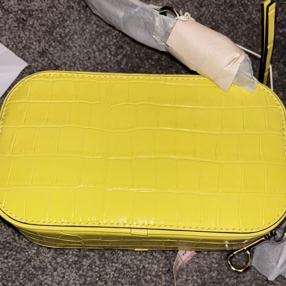 Tory Burch Yellow Crossbody Camera Bag with Gold Hardware - Picture 3 of 7